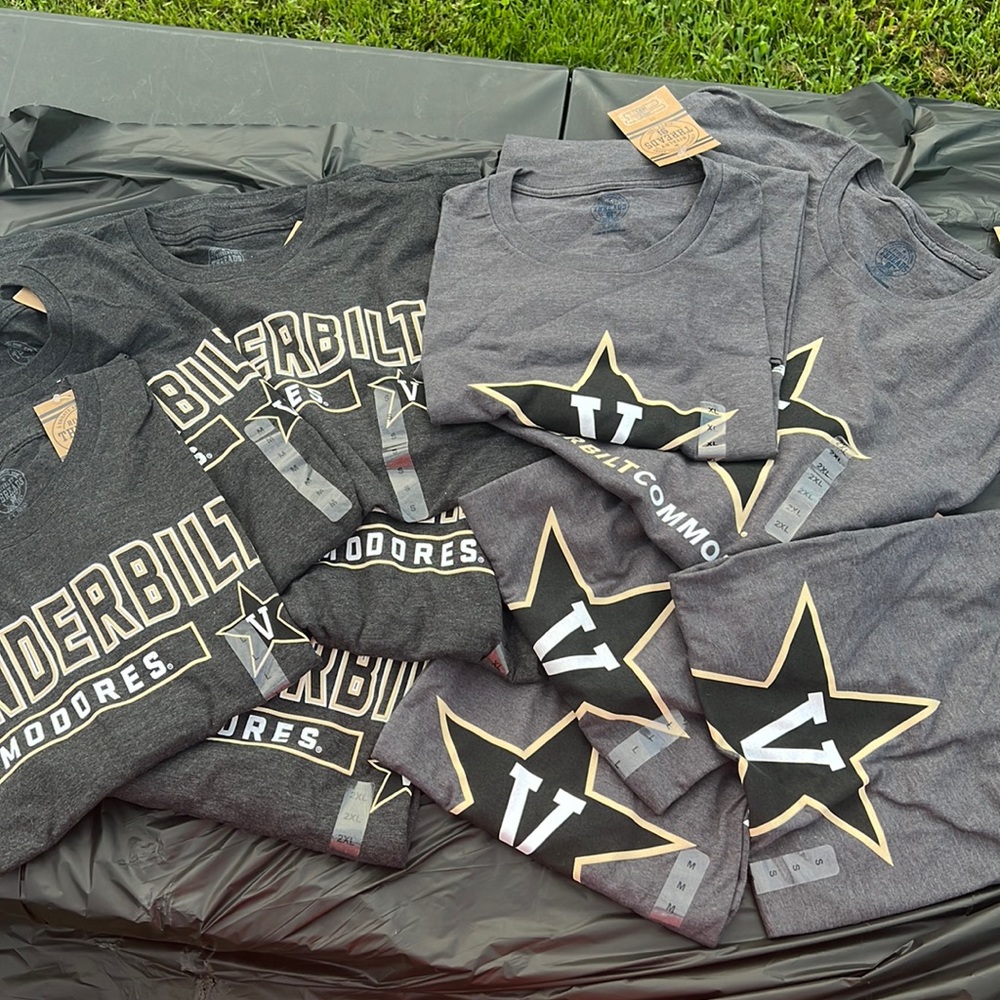 ➡️Bundle of 8 Vanderbilt T-Shirts Size S-XL